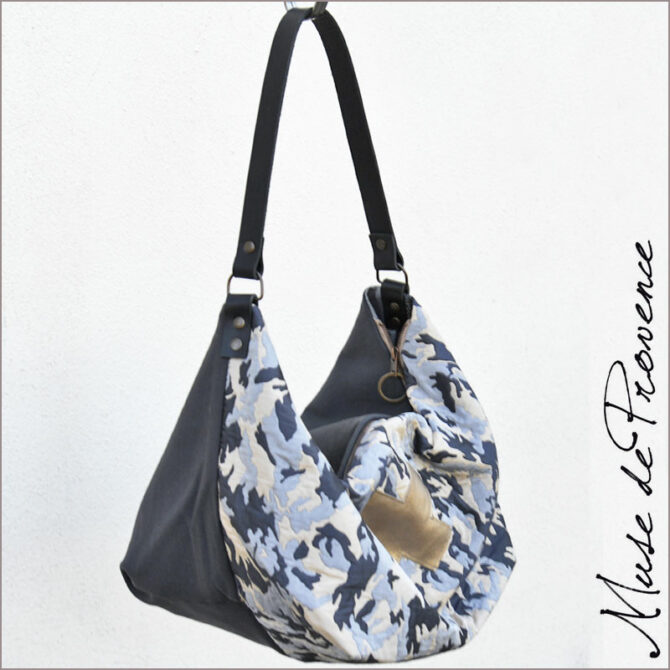 Sac banane xxl en tissu camouflage gris - Sac banane bandoulière pour femme - Sac banane femme chic made in France - Sac bandoulière zippé