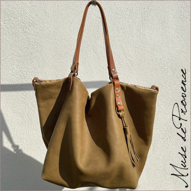 Sac à main avec pompon cuir- sac cabas minimaliste - sac cabas souple en cuir- sac cabas en matière naturelle