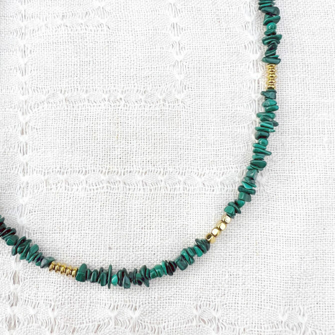 Collier précieux en malachite réalisé à la main en Provence