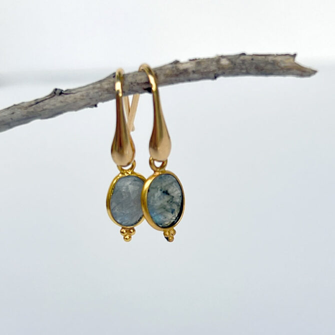 Boucles d'oreilles porte-bonheur en labradorite.