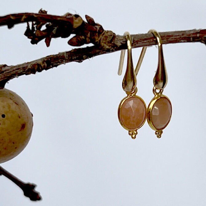 Boucles d'oreilles de créatrice porte-bonheur en rose