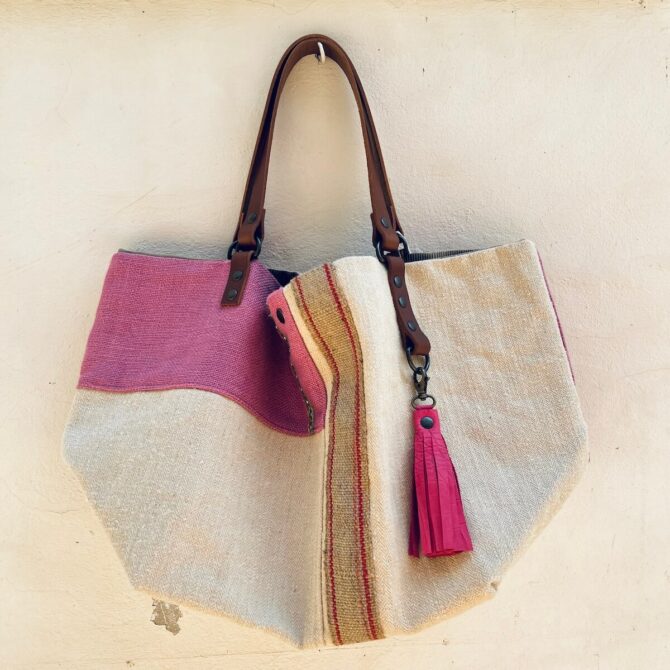 Grand sac à main chanvre avec pompon cuir