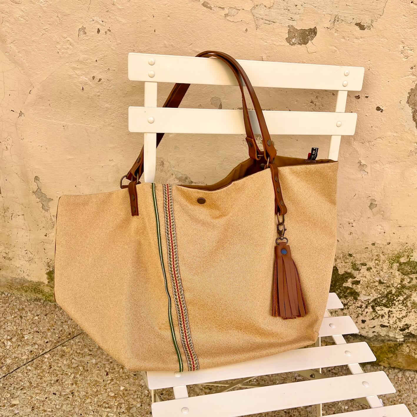 Vera gold tote bag – Image 2